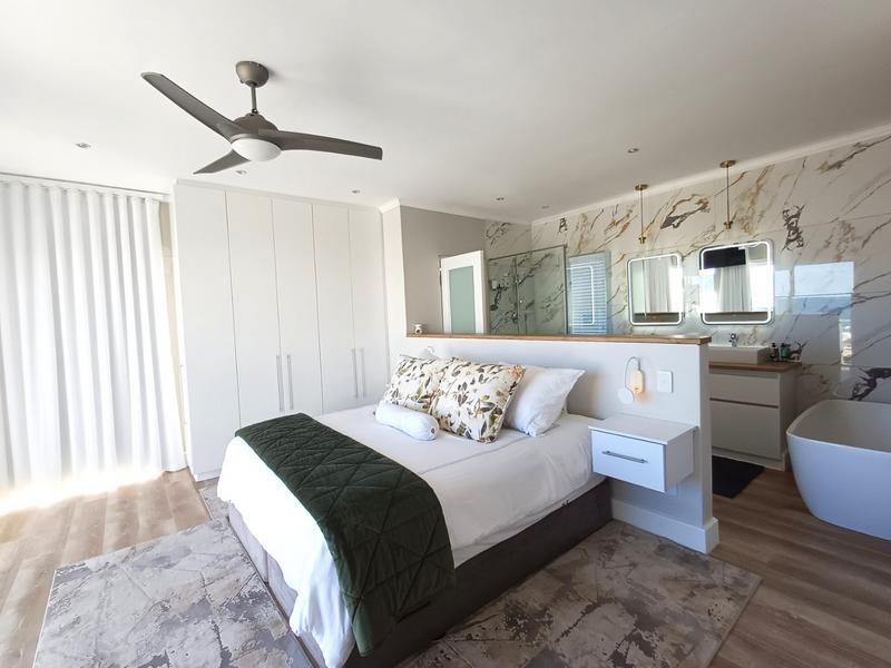 5 Bedroom Property for Sale in Pearl Bay Western Cape